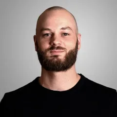 Joel Stolt, personen som bygger, optimerar och svarar